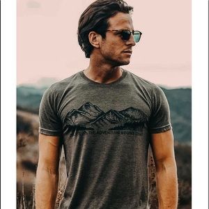 Men’s live life adventure Army Green tee